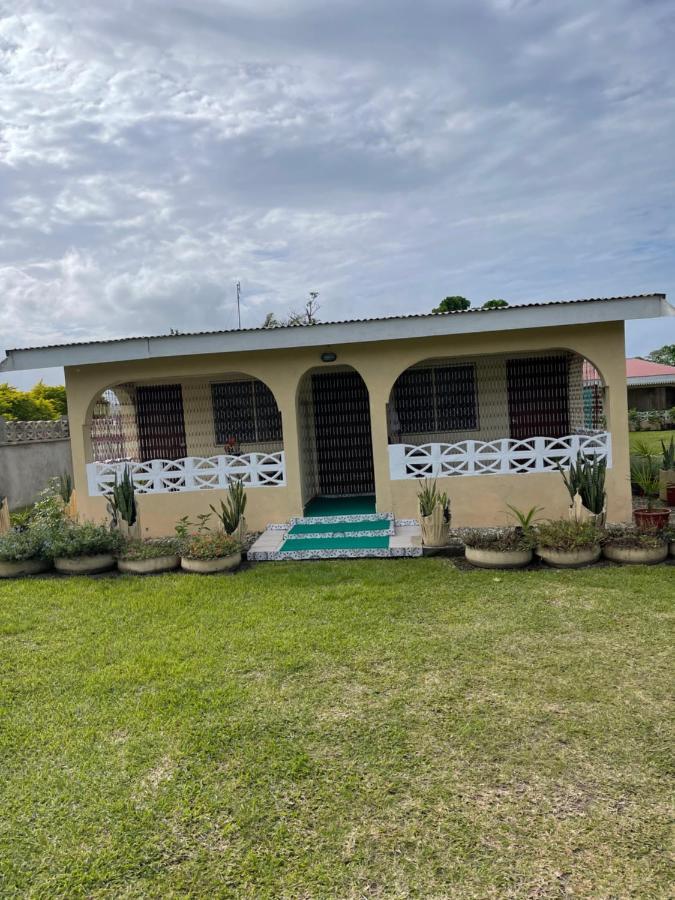 Janessa'S Dwellery Bed & Breakfast Port Vila Exterior foto